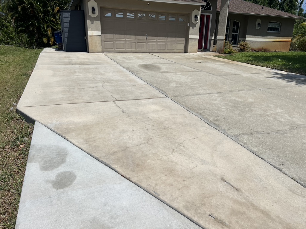 Top Quality Driveway Cleaning performed in Fort Myers, FL